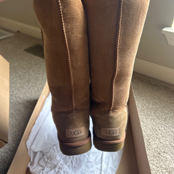 UGG Boots - Picture 3 of 7